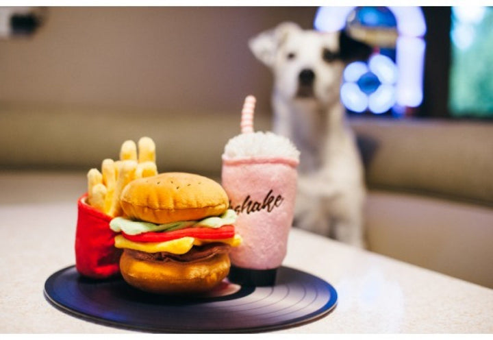 P.L.A.Y. Plišasta igrača za pse Ameriški Milkshake